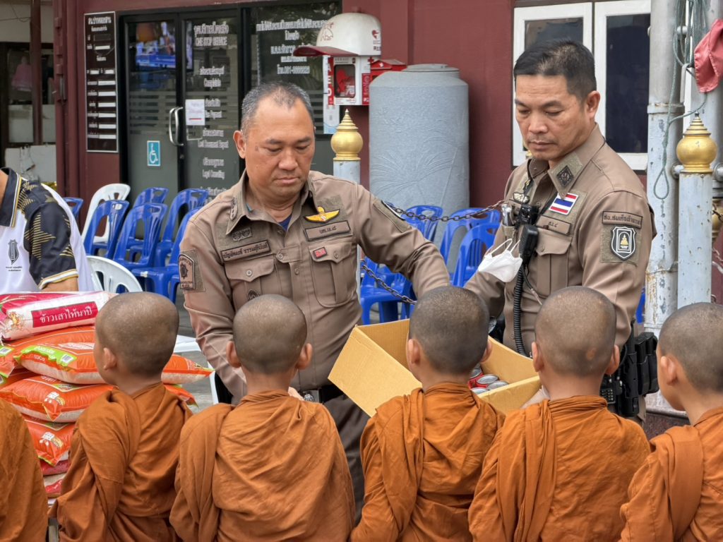 ” ทำบุญ ตักบาตร ”